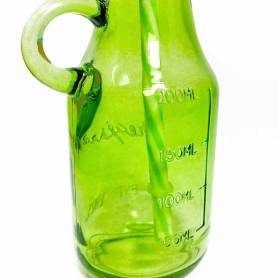 Bottiglietta con misurino colore verde